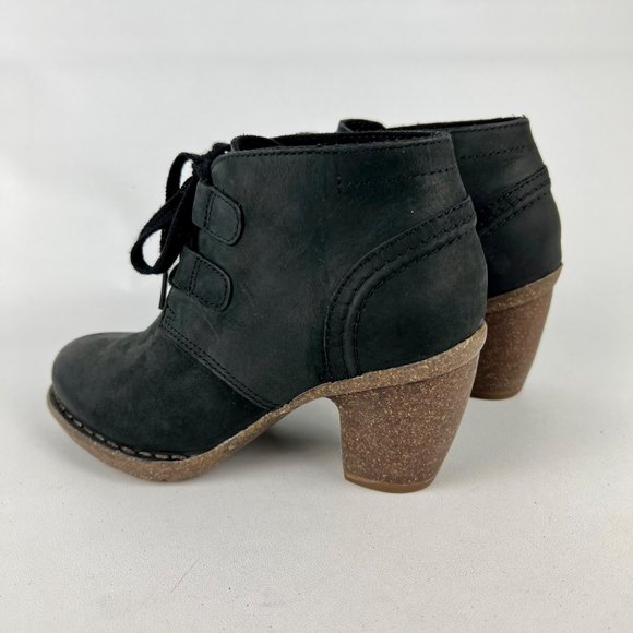 Clarks Womens Carleta Lyon Black Oily Leather Ankle Bootie Chunky Heel size 5.5 - Picture 7 of 16